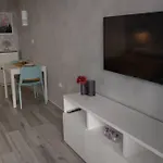 Maria, Modern With Private Parking Apartmán